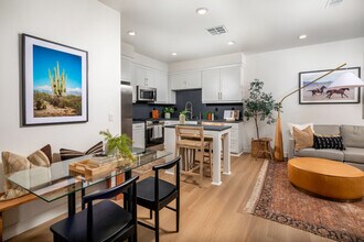 Mason in San Diego, CA - Foto de edificio - Building Photo
