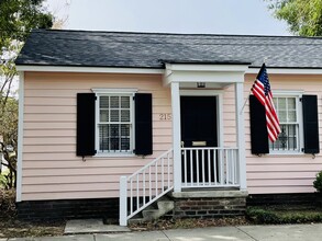 215 W Taylor St, Unit 215 in Savannah, GA - Foto de edificio - Building Photo