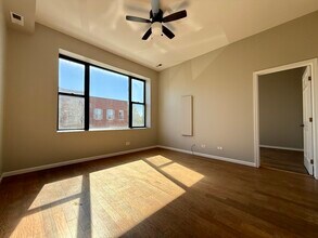 556 W 37th St in Chicago, IL - Building Photo - Building Photo