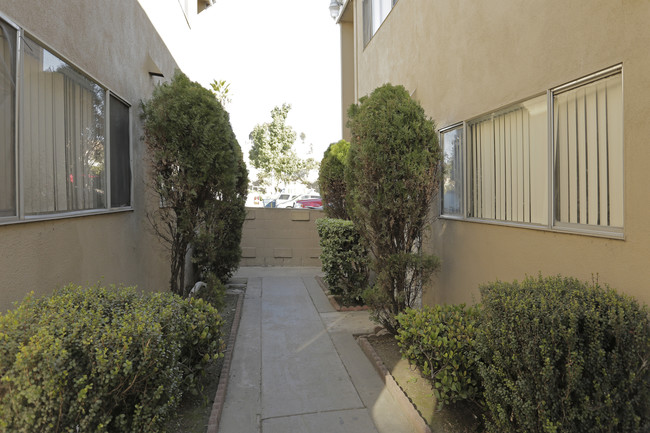 Palm St Apartments in Bellflower, CA - Foto de edificio - Building Photo