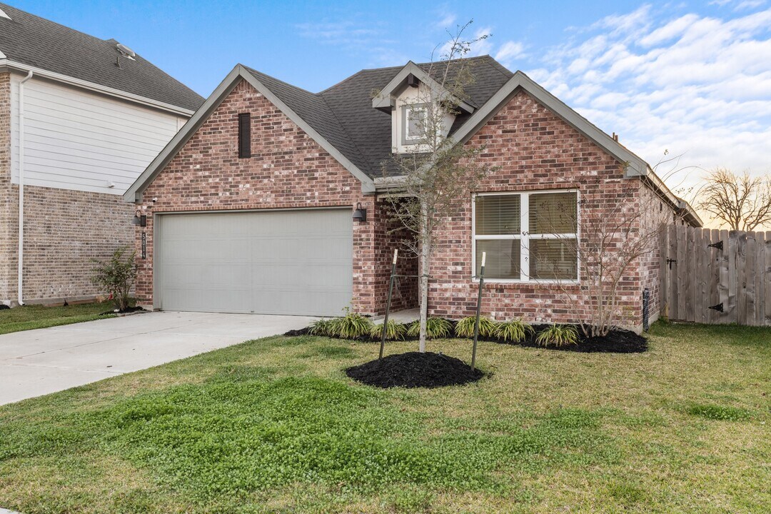 5014 Pne Hvn Ln in Fresno, TX - Building Photo