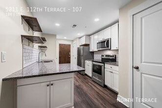 5211 E 112 Terrace in Kansas City, MO - Foto de edificio - Building Photo