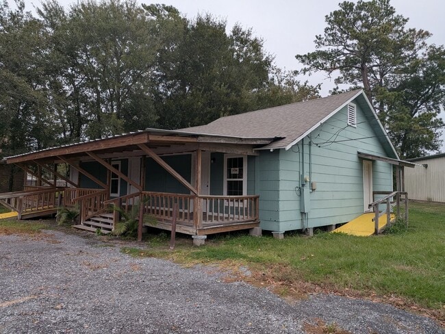 property at 1020 N Main St