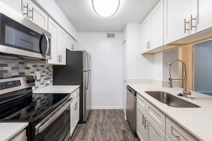 Fisherman's Landing Apartment Homes in Temple Terrace, FL - Building Photo