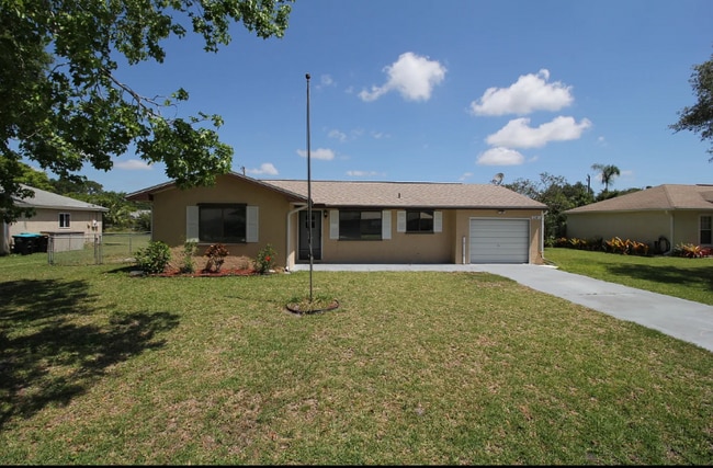 property at 1047 Grandeur St SE