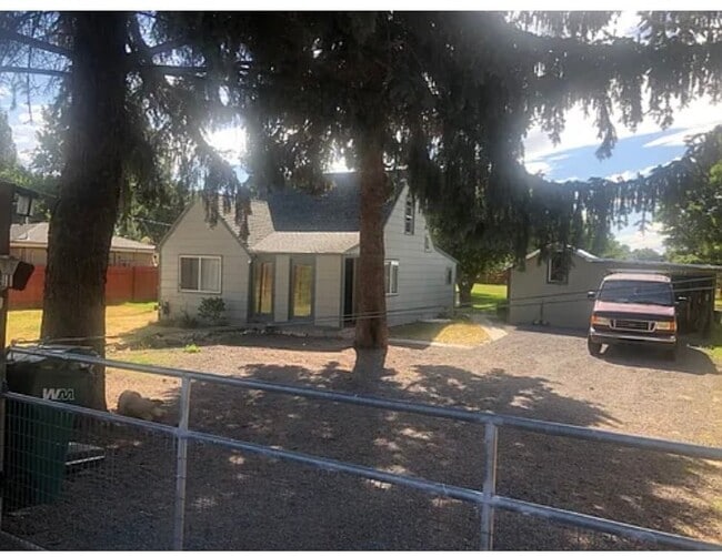 property at 3928 Crest St