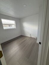 215 W 19th St in Hialeah, FL - Foto de edificio - Building Photo