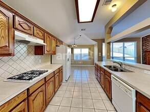 2710 Beacon Hill Dr in Rockwall, TX - Foto de edificio - Building Photo