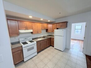 179 Winnisimmet St, Unit 3 in Chelsea, MA - Foto de edificio - Building Photo