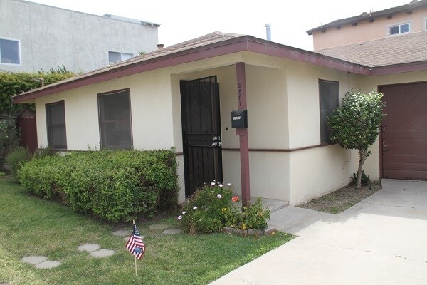 2507 Blossom Ln in Redondo Beach, CA - Foto de edificio