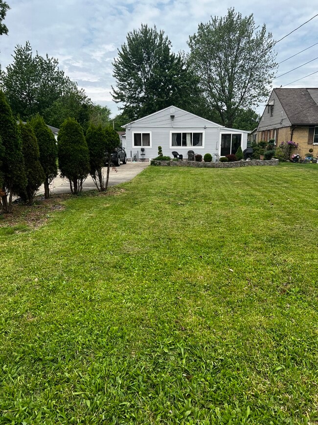 6876 Franke Rd in Middleburg Heights, OH - Building Photo - Building Photo