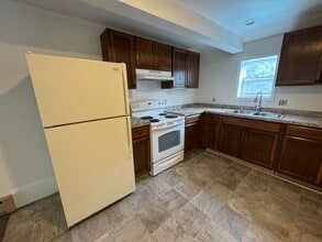 25 Adirondack Ave, Unit 2 Bedroom second Floor in Warrensburg, NY - Building Photo - Building Photo