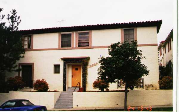 10809 Lindbrook Dr in Los Angeles, CA - Building Photo