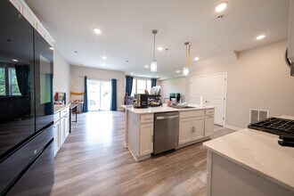 4872 Avery Ct in Eagan, MN - Building Photo - Building Photo