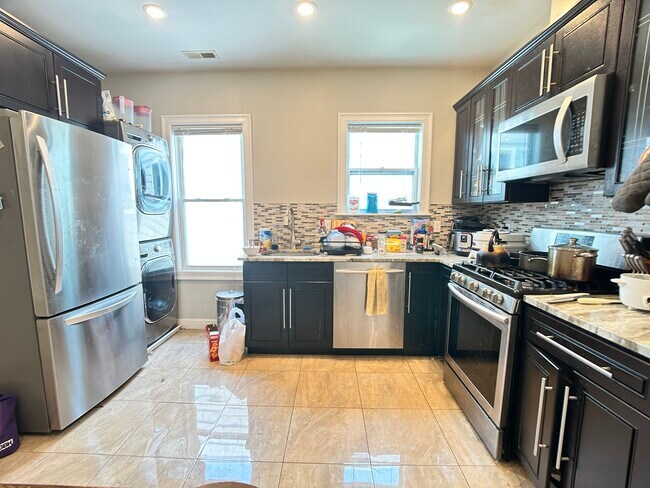 81 Newbury St, Unit 2 in Somerville, MA - Building Photo - Building Photo