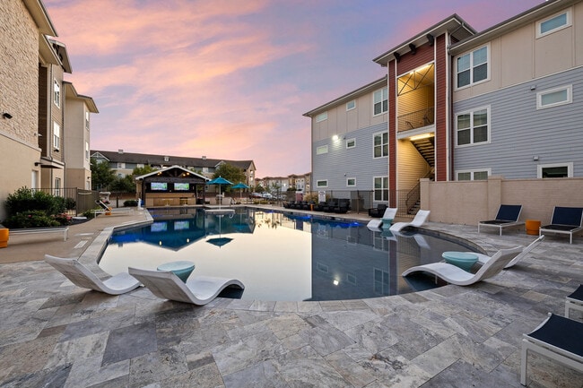 Holleman Crossing in College Station, TX - Building Photo - Building Photo