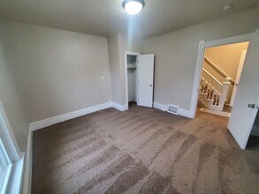 240 E Dunham Ave in Des Moines, IA - Building Photo - Building Photo