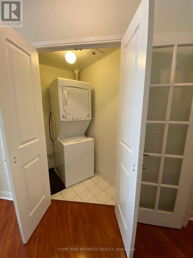 70 Absolute Ave in Mississauga, ON - Building Photo - Building Photo