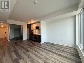880-880 The Queensway in Toronto, ON - Building Photo - Building Photo