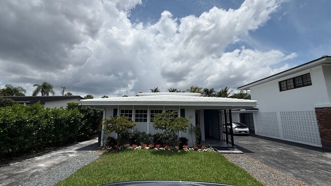 property at 1211 Campo Sano Ave