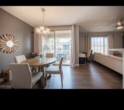 7147 S Durango Dr in Las Vegas, NV - Building Photo - Building Photo