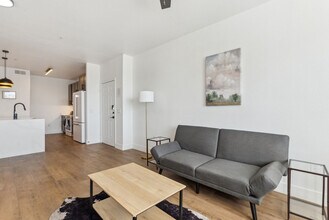 6610 N 93rd Ave in Glendale, AZ - Foto de edificio - Building Photo