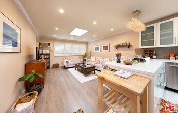 938 Palm Ave in West Hollywood, CA - Building Photo - Building Photo