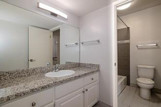 Riverside Gardens in Sacramento, CA - Building Photo - Interior Photo