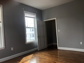 23 Alpine St, Unit 2 BED VERY CLEANNN in Boston, MA - Foto de edificio - Building Photo