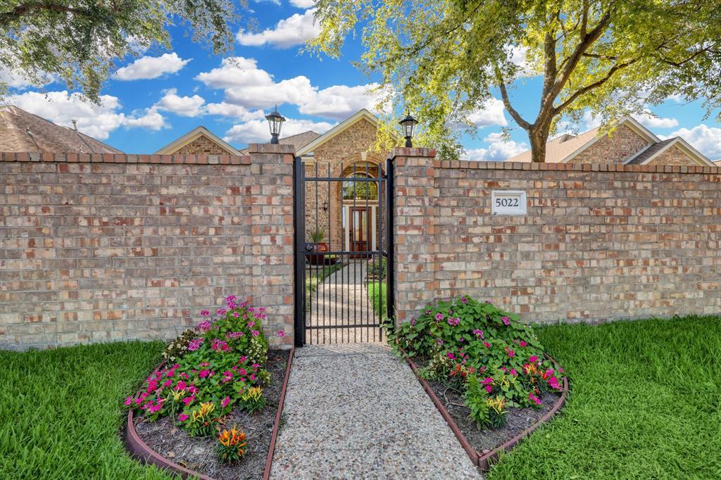 5022 Coral Gables Dr in Houston, TX - Building Photo