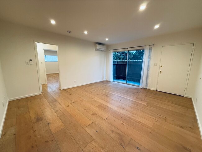 517 Pier Ave, Unit #2 in Santa Monica, CA - Foto de edificio - Building Photo