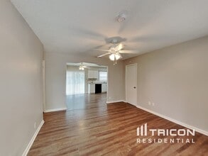 607 Falkirk Ave in Valrico, FL - Building Photo - Building Photo