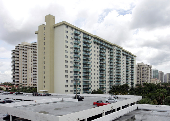 Ocean View in Sunny Isles Beach, FL - Building Photo - Building Photo