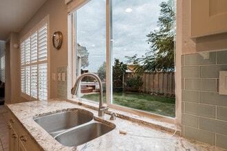 6655 Hollycrest Ct in San Diego, CA - Building Photo - Building Photo