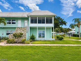 3225 E Riverside Dr in Ft. Myers, FL - Building Photo