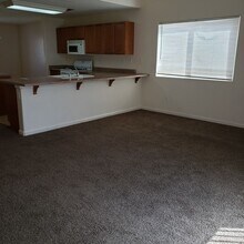 11805 Holabird Ave in Bakersfield, CA - Building Photo - Building Photo