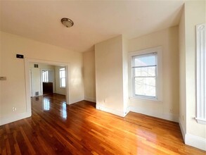 55A Bonair St, Unit #2 in Somerville, MA - Building Photo - Building Photo