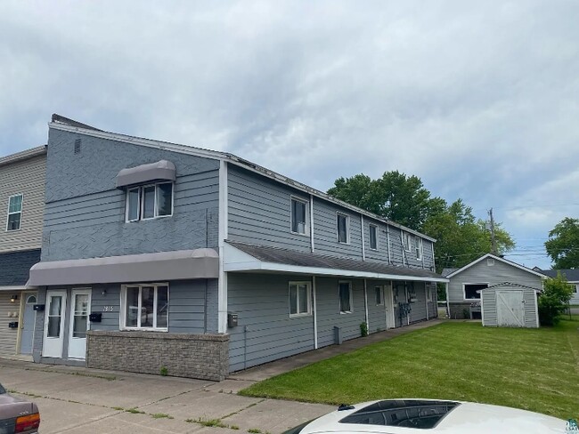 1813 Iowa Ave