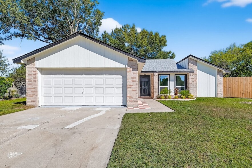 10603 Highland Woods Dr in Sugar Land, TX - Building Photo