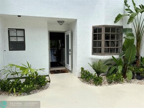 609 NE 19th Ave in Deerfield Beach, FL - Building Photo - Building Photo