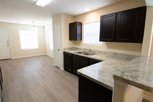 937 Harvest Salt Ln in La Marque, TX - Building Photo - Building Photo