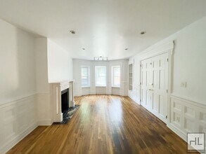 595 Eastern Pkwy in Brooklyn, NY - Foto de edificio - Building Photo