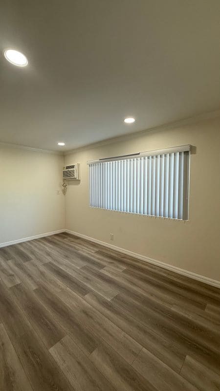 607 S Humphreys Ave in East Los Angeles, CA - Foto de edificio - Building Photo