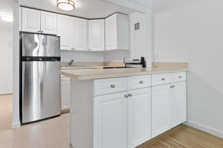 220 E 22nd St in New York, NY - Building Photo