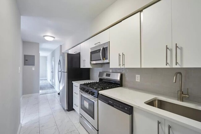 2419 21st Pl NE, Unit 4 in Washington, DC - Foto de edificio - Building Photo