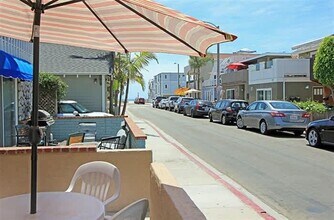 124 34th St in Newport Beach, CA - Building Photo - Building Photo