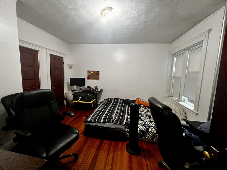 807 Centre St, Unit 2 in Boston, MA - Foto de edificio