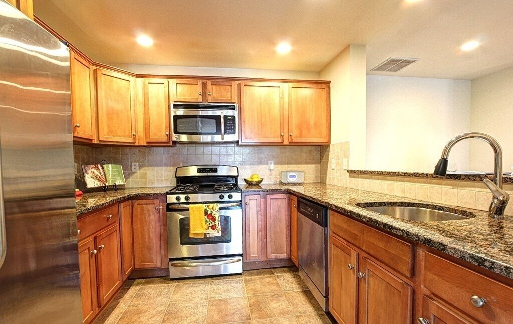 114 Wyllis Ave, Unit 118T in Everett, MA - Building Photo