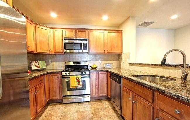 114 Wyllis Ave, Unit 118T