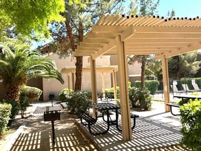 Brookstone in Las Vegas, NV - Building Photo - Building Photo